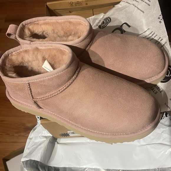 UGG Classic Ultra Mini Boot Pink Suede Ankle Pull On Round Toe, Size 9 - Picture 6 of 9
